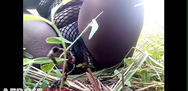 Black pussy in fishnet outside